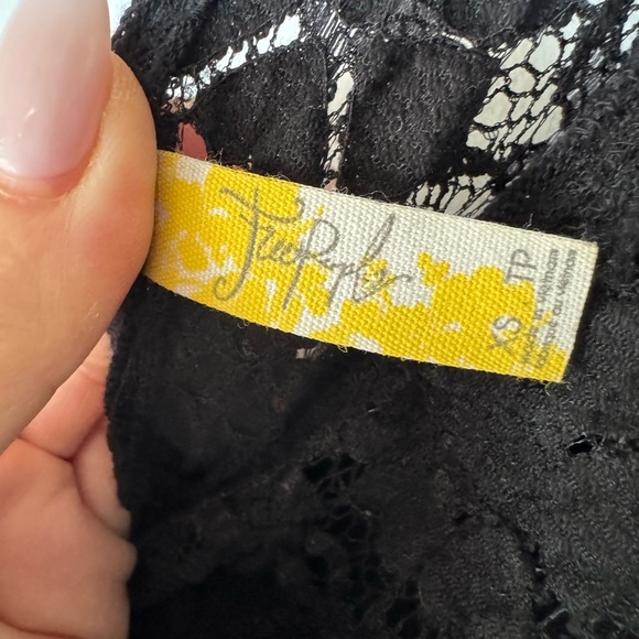 Black Lace Sleeveless Top - Picture 16 of 17